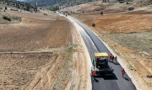  Selçuklu Belediyesi sürdürdüğü yol genişletme ve sıcak asfalt çalışmaları ile dış mahallelerin yol kalitesini ve ulaşım konforunu arttırıyor