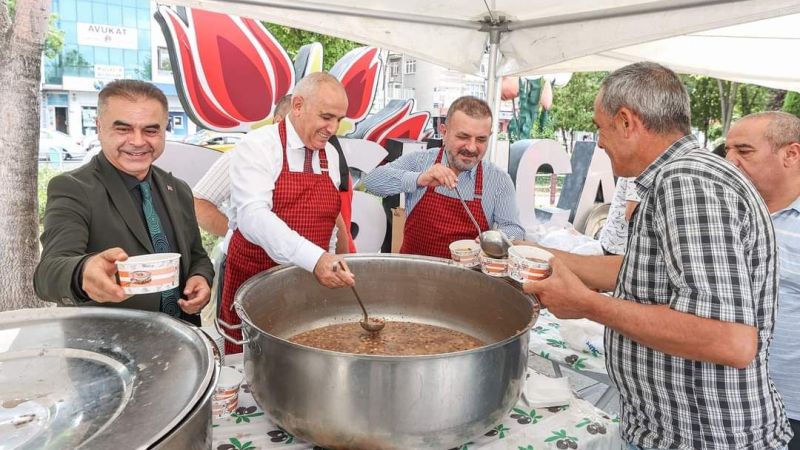 Başkan Murat Ercan Sincan Halkına Aşure İkram Etti