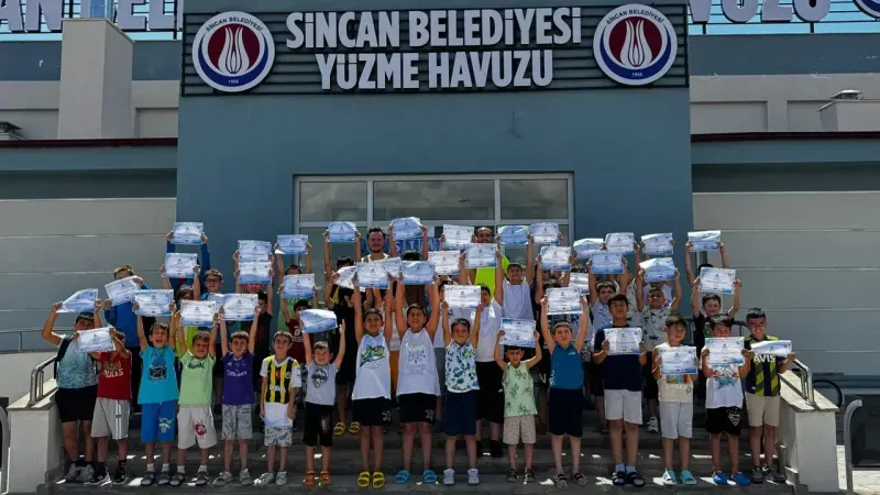 Sincan Belediyesi Çimşit Yüzme Kursu'nun İlk Mezunları Diplomalarını Aldı