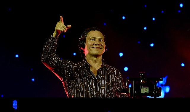  Tiësto, İstanbul'da on binlerle buluştu!